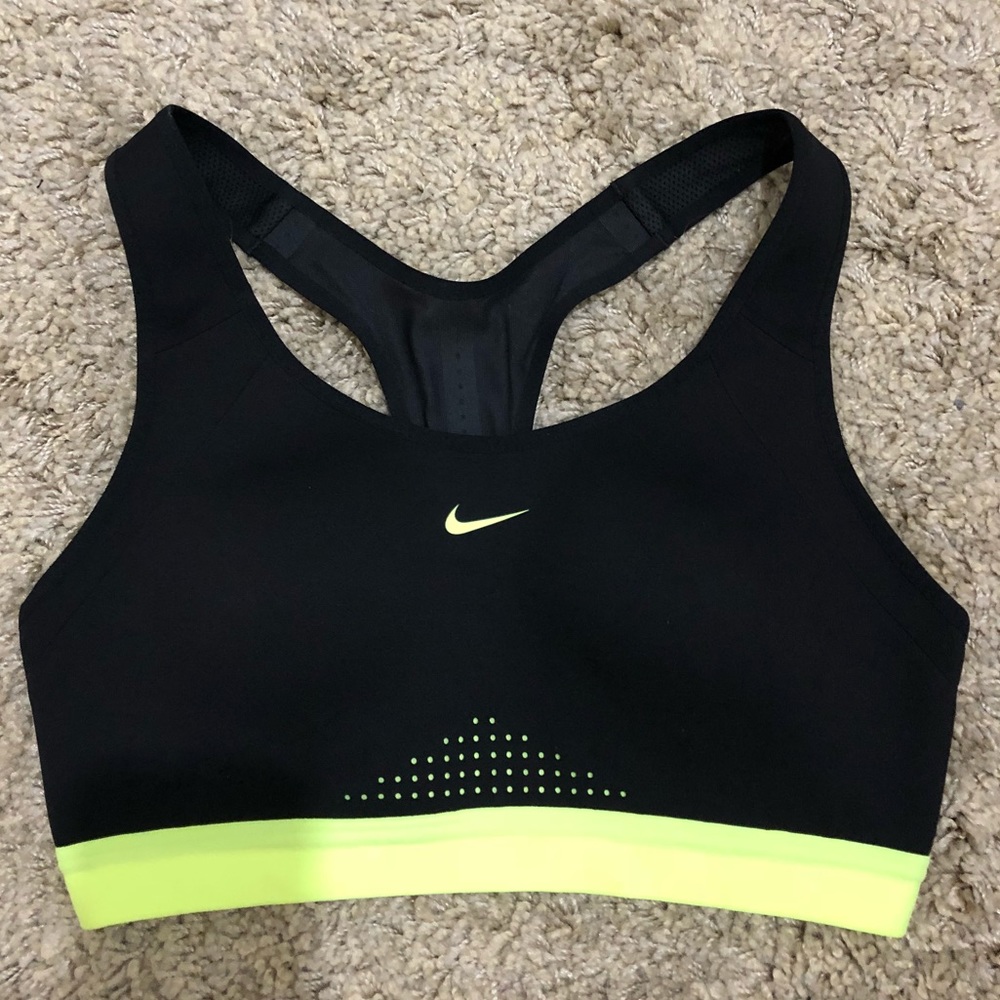 NIKE SPORTS BRA.